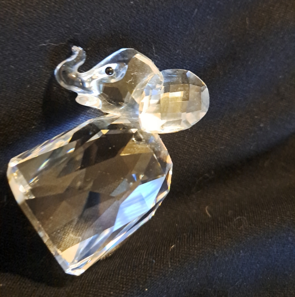 Swarovski Crystal Baby Elephant W Metal Tail Pristine Condition 2.5"